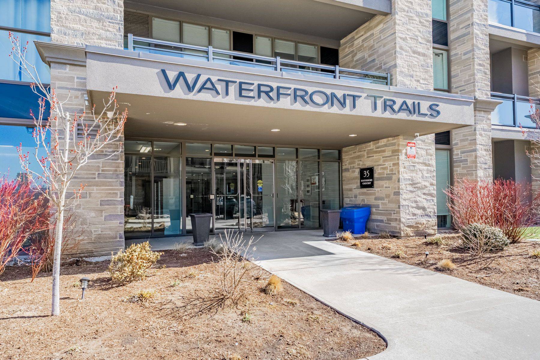 35 Southshore CRES #209, Hamilton, ON L8E 0J2