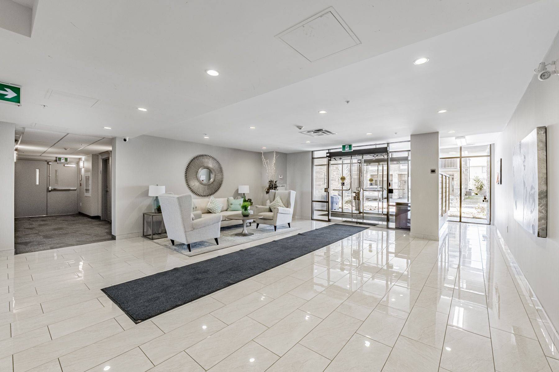 35 Southshore CRES #209, Hamilton, ON L8E 0J2