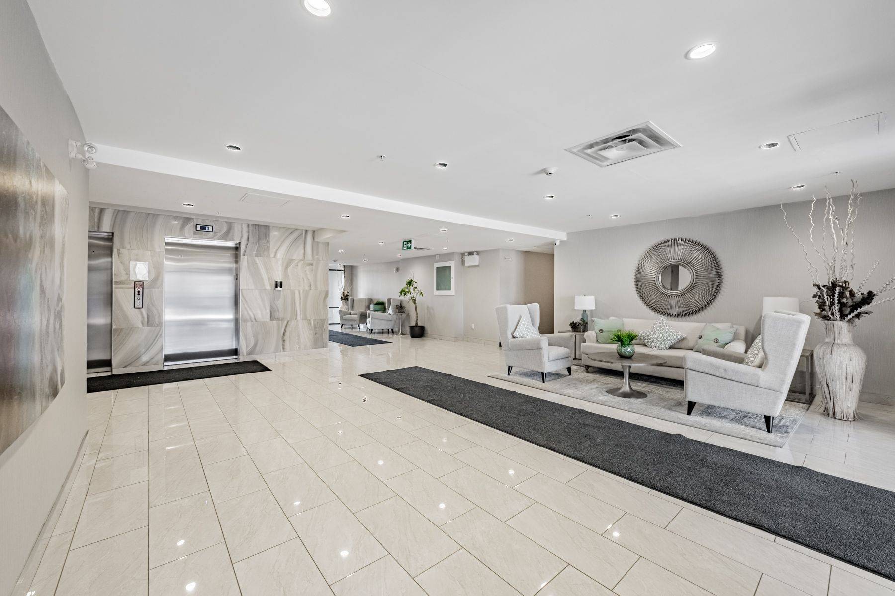 35 Southshore CRES #209, Hamilton, ON L8E 0J2