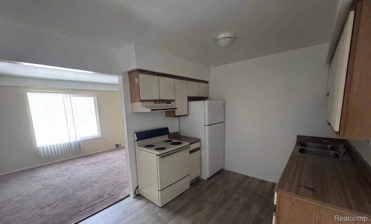 16481 E 10 Mile RD #10, Eastpointe, MI 48021