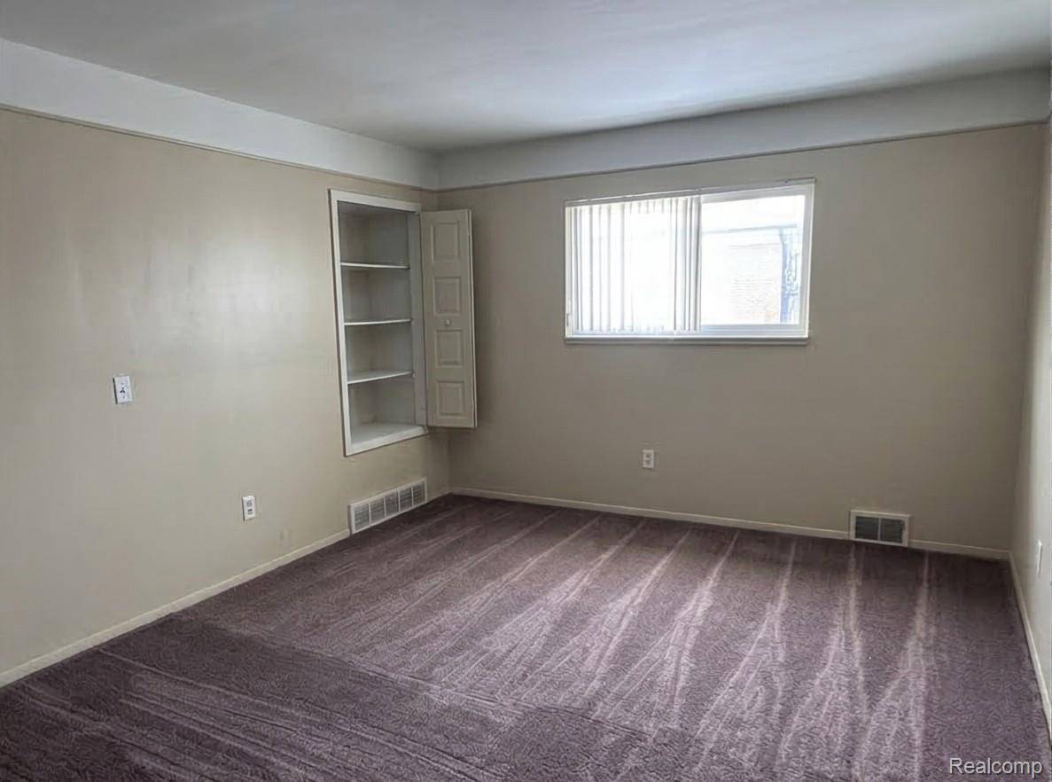 16481 E 10 Mile RD #10, Eastpointe, MI 48021