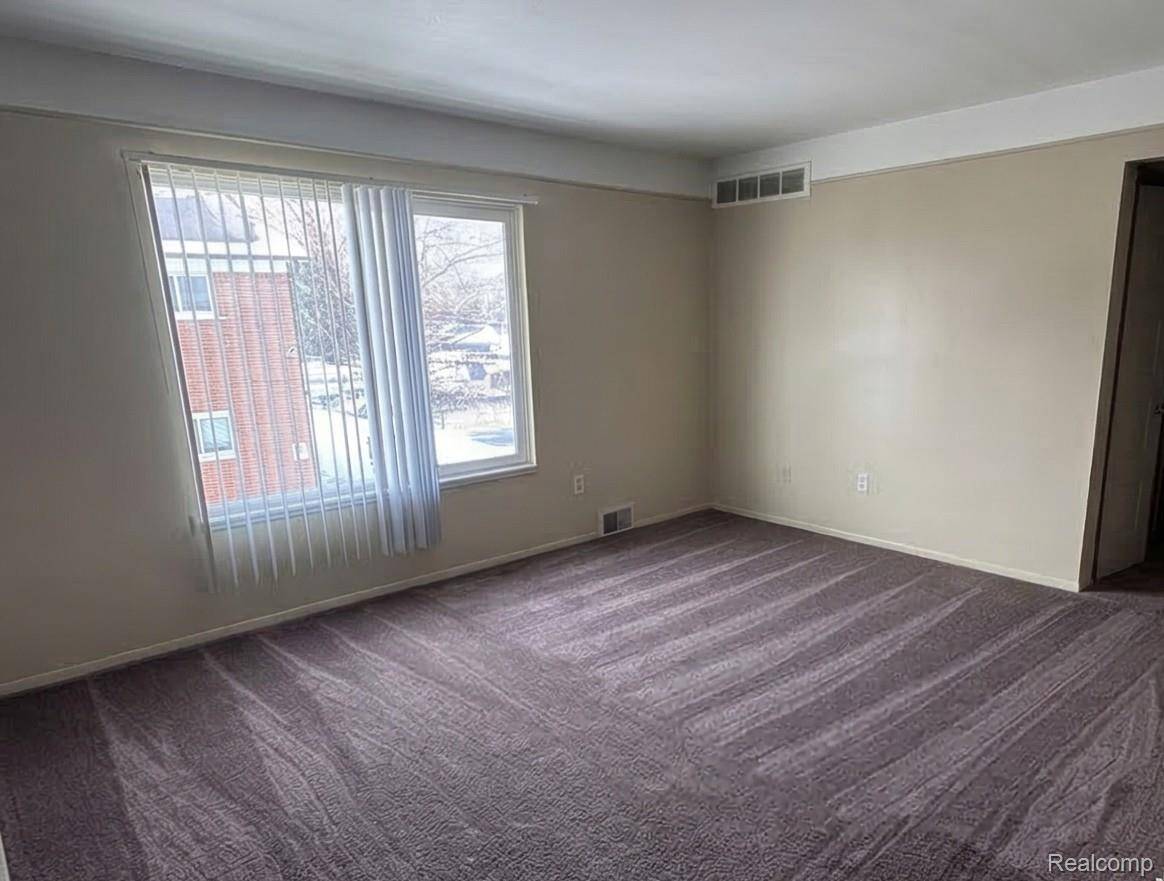 16481 E 10 Mile RD #10, Eastpointe, MI 48021