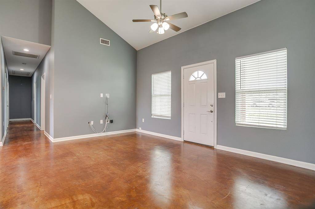 604 S Aquilla Street, Itasca, TX 76055