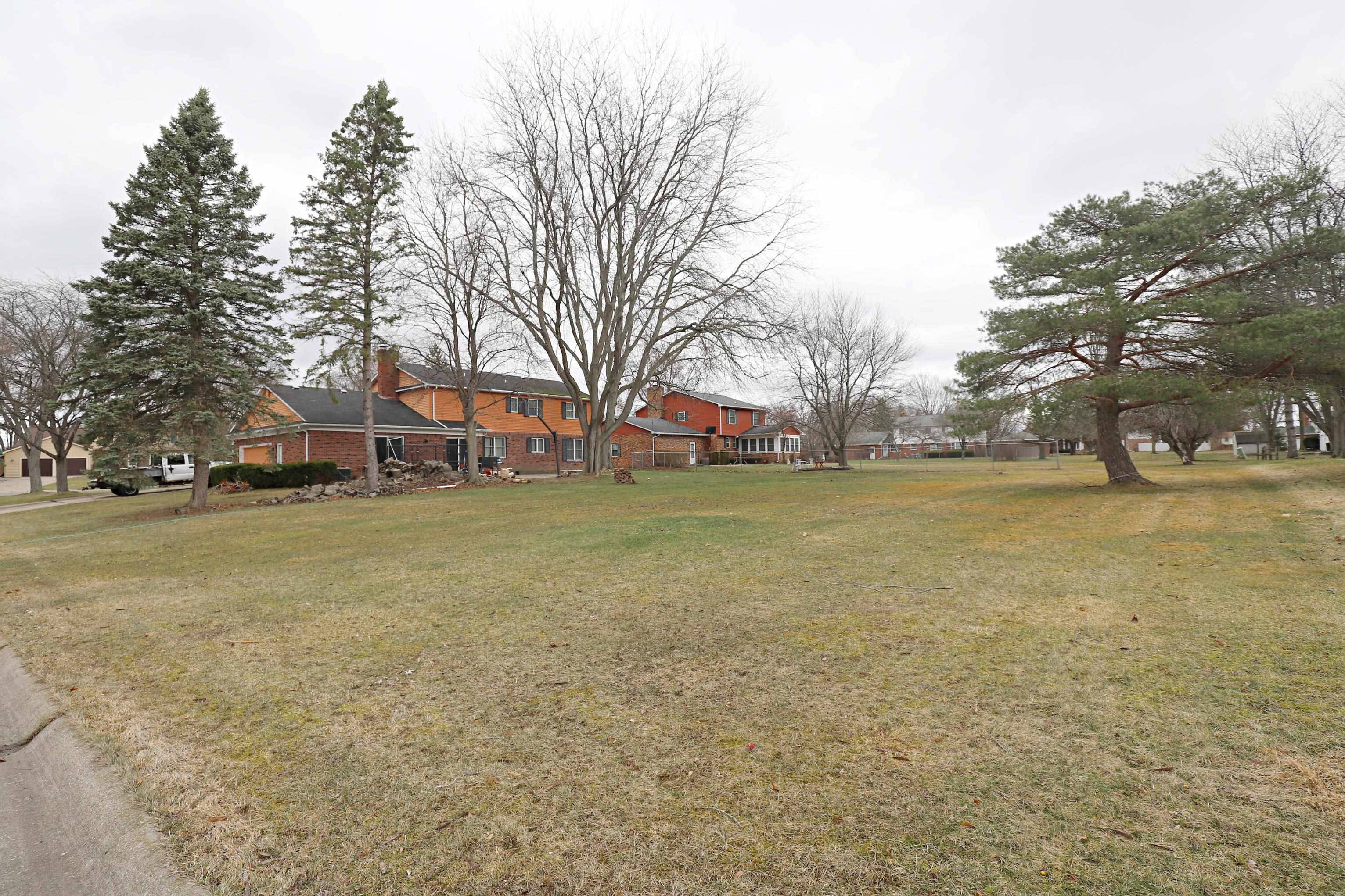 Cimarron TRL, Flint Twp, MI 48532