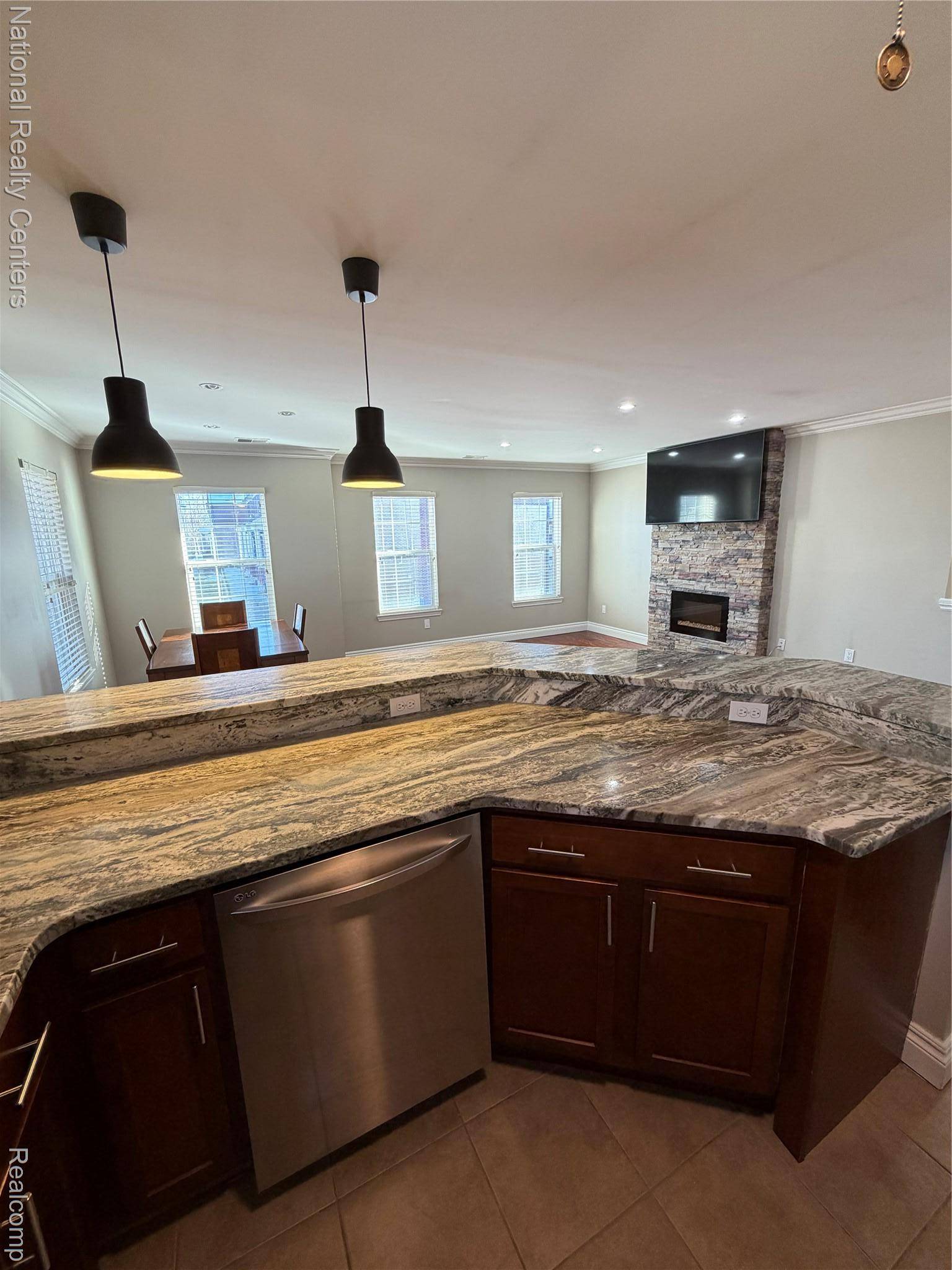 8455 Williamstown DR, Shelby Charter Township, MI 48316