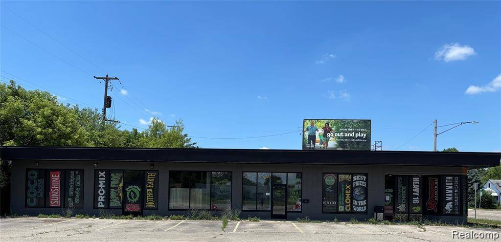 3430 Davison RD, Flint, MI 48506