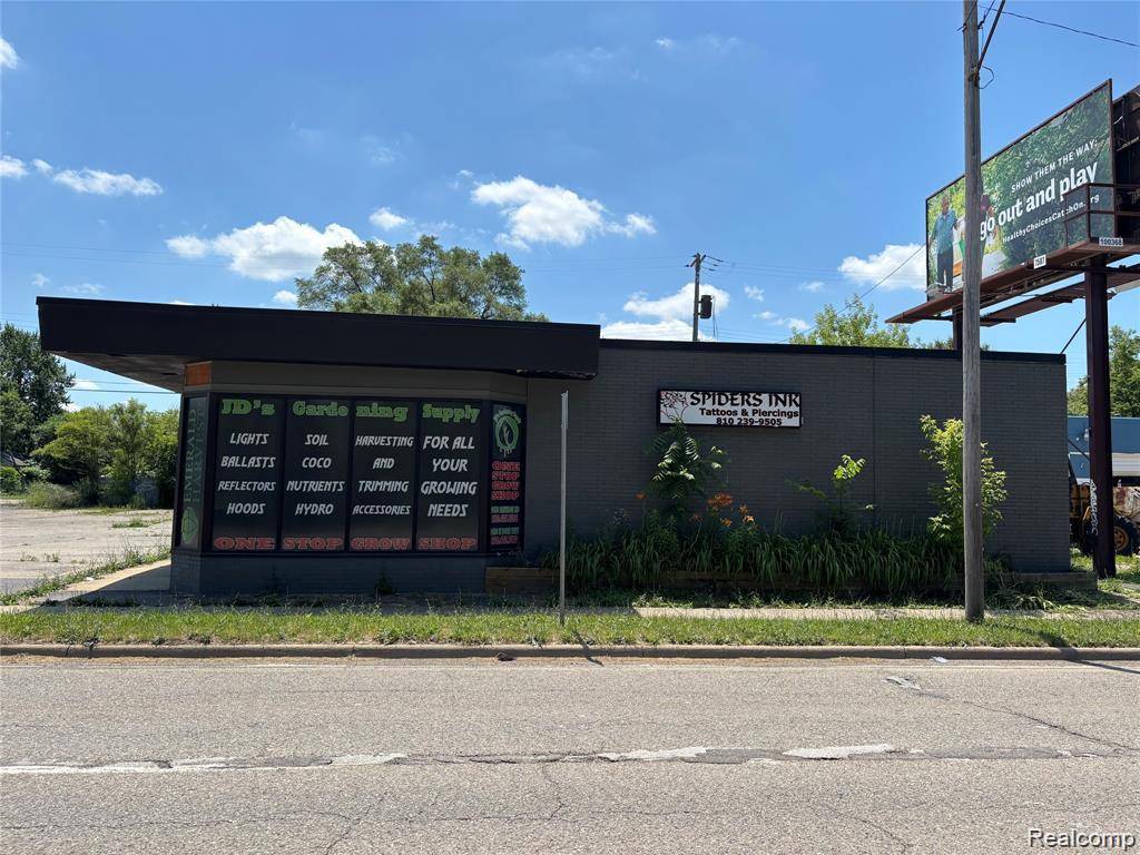 3430 Davison RD, Flint, MI 48506