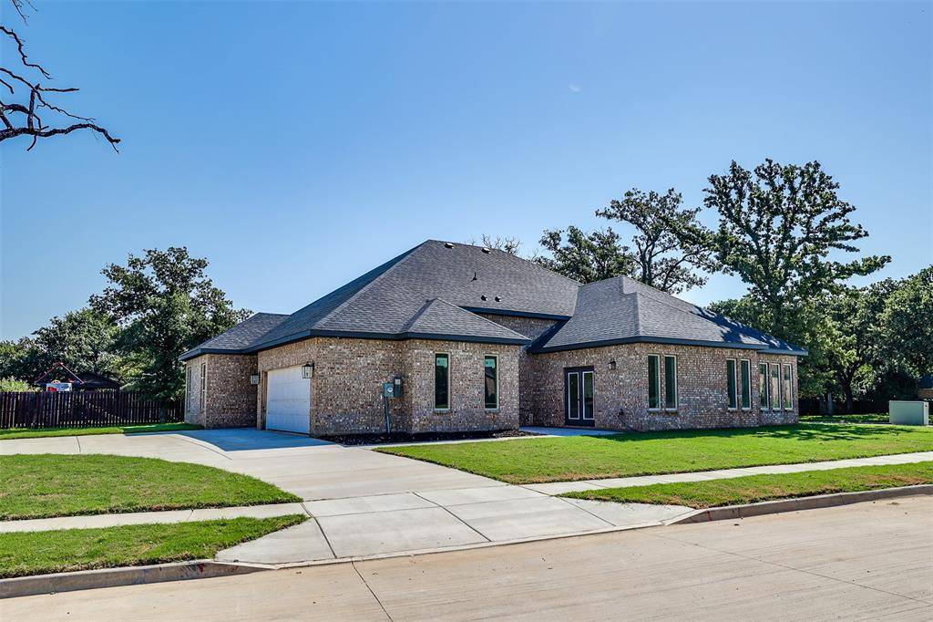 1208 Oak Harbor Boulevard, Azle, TX 76020