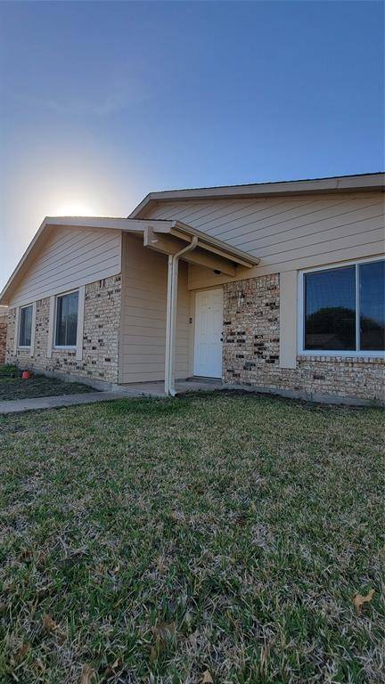 1213 Blanco Street W, Garland, TX 75040