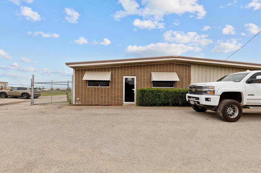2305 N Main Street, Cleburne, TX 76033