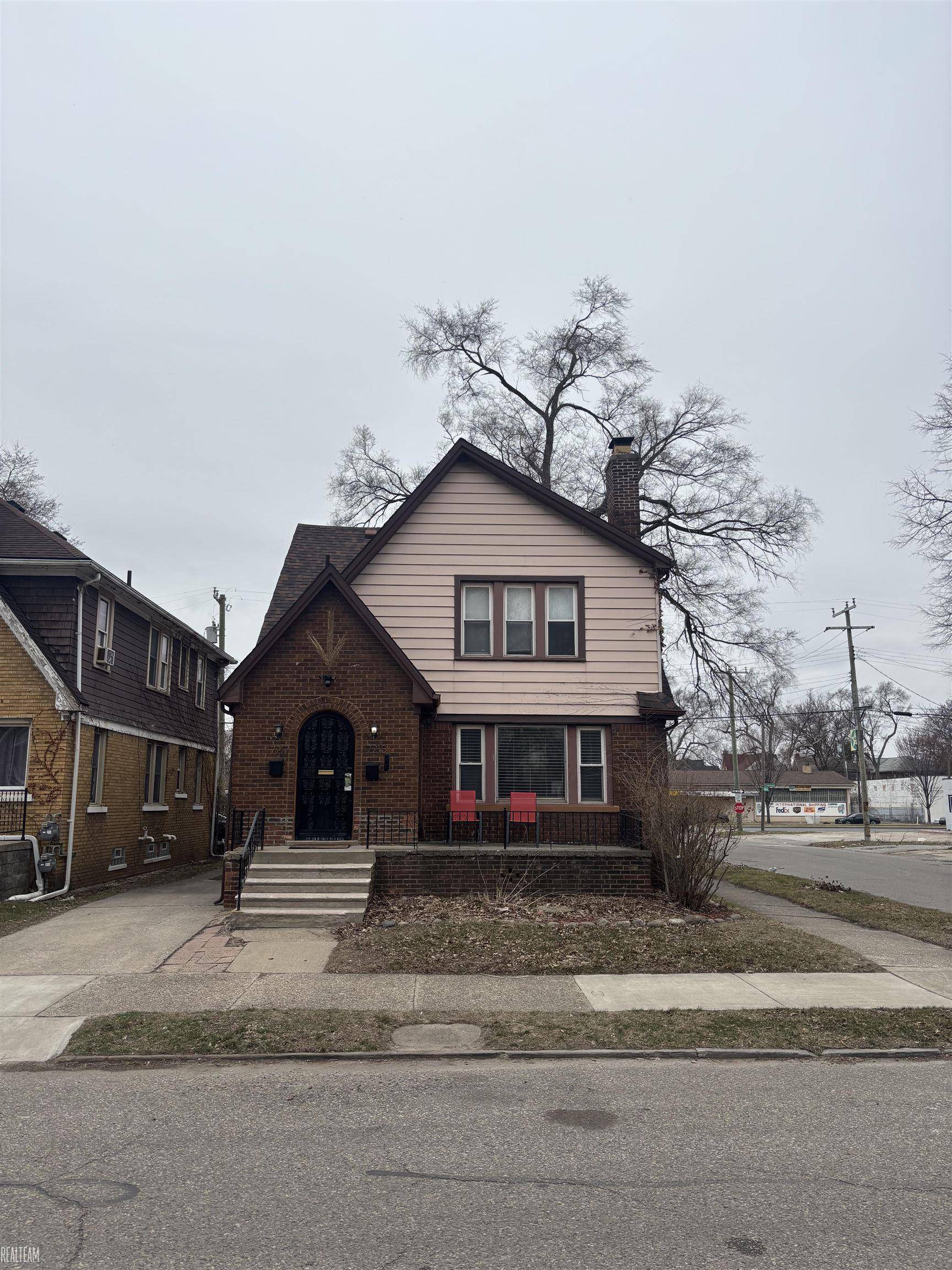 17215 Warrington DR, Detroit, MI 48221