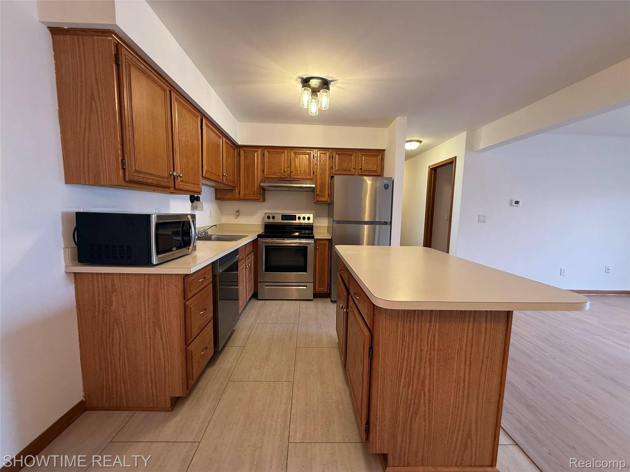 15356 Ashley CT, Macomb Township, MI 48044