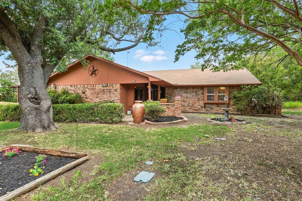 905 Clearview Street, Krum, TX 76249