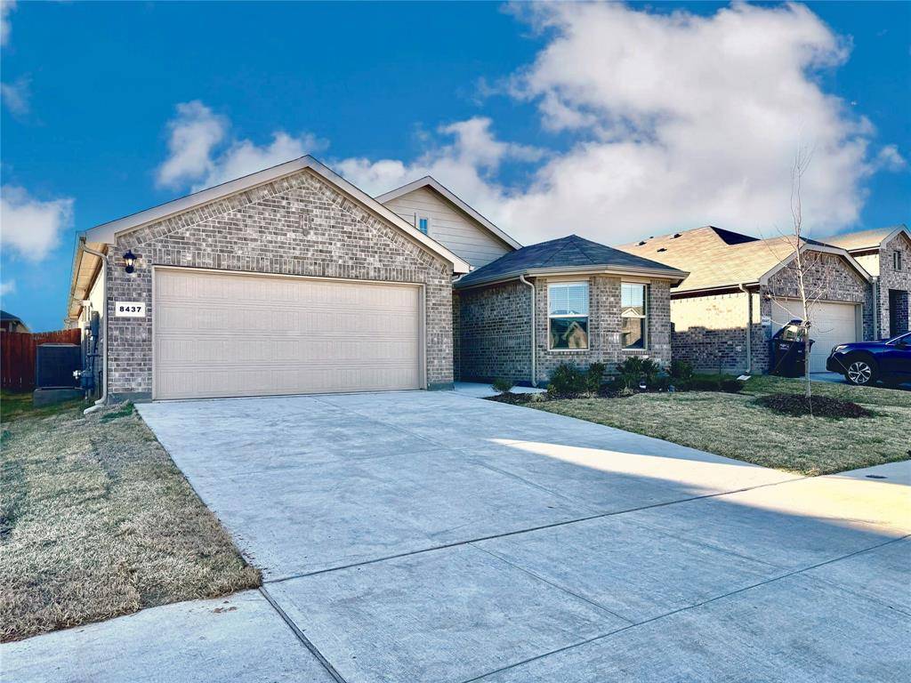 8437 Hollymead Lane, Fort Worth, TX 76131