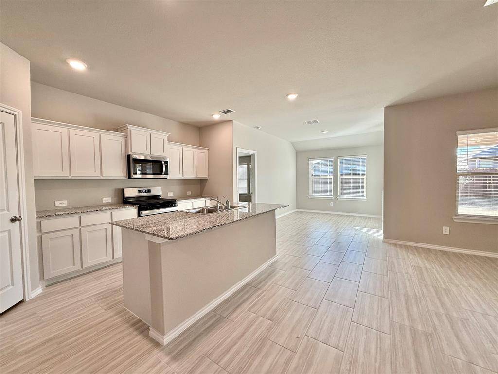 8437 Hollymead Lane, Fort Worth, TX 76131