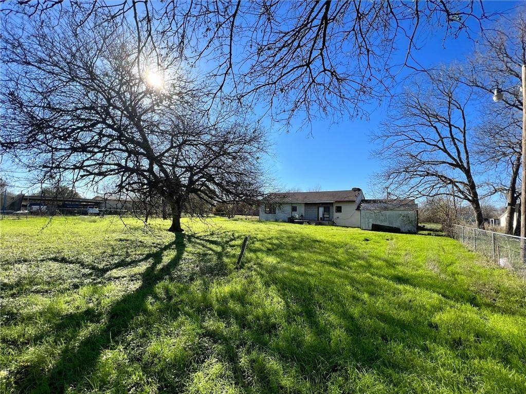 416 S 5th Street, Lott, TX 76656