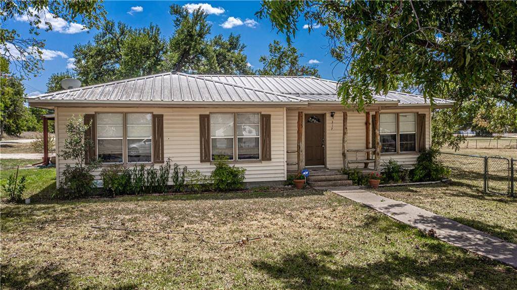 317 S 6th Street, Lott, TX 76656