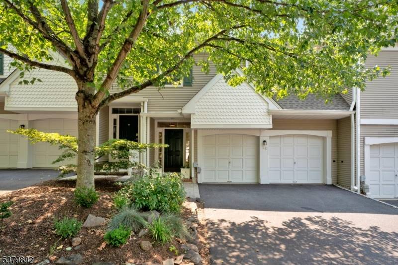 25 Rock Creek Woods Dr, Lambertville City, NJ 08530