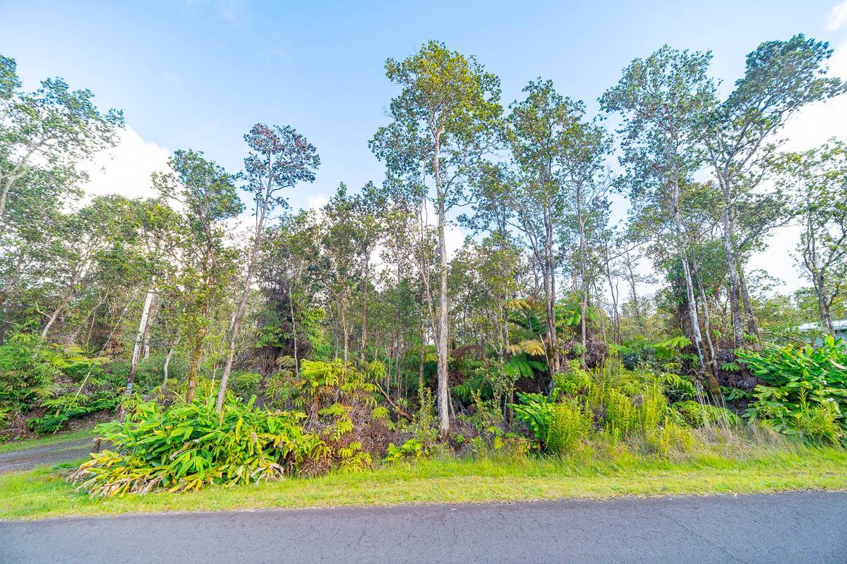 MOKUNA ST, Volcano, HI 96785