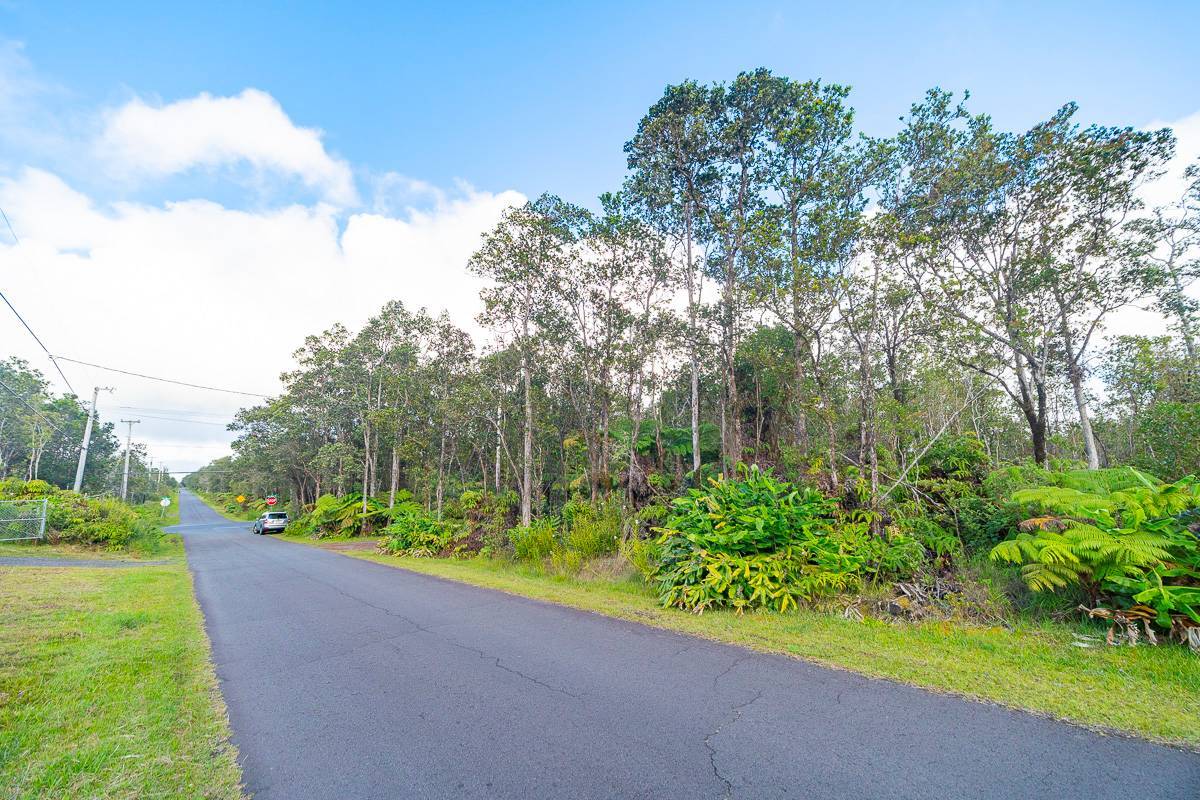 MOKUNA ST, Volcano, HI 96785