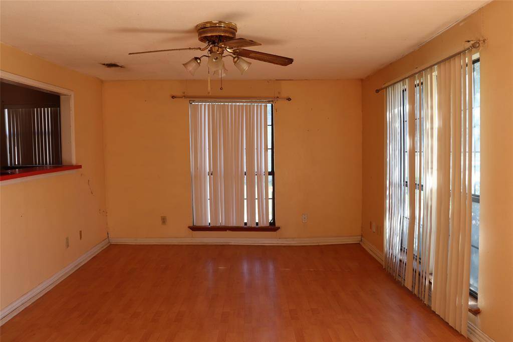 916 Poindexter Avenue, Cleburne, TX 76033