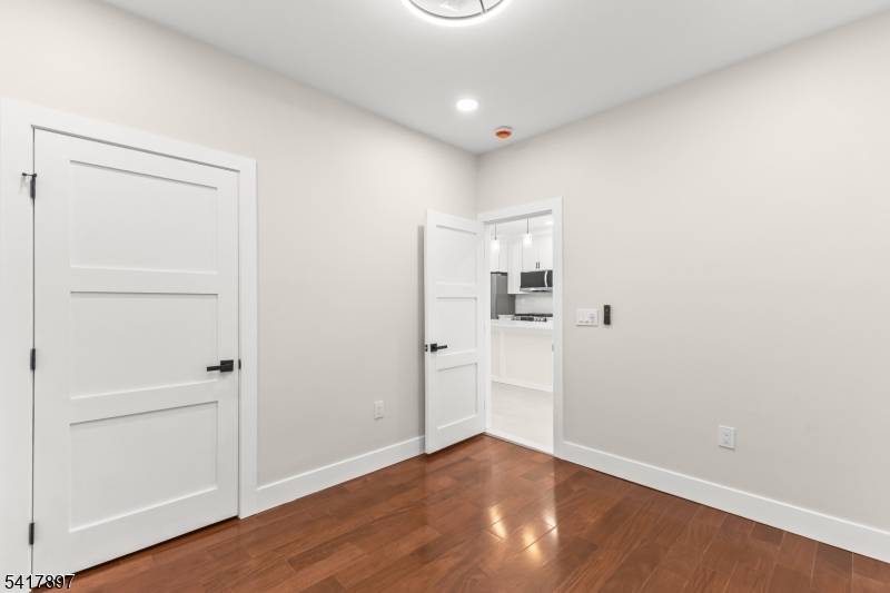 633 Lafayette Ave, Hawthorne Boro, NJ 07506