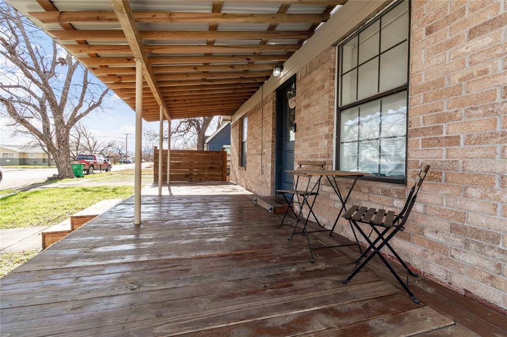 512 S Nueces Street, Coleman, TX 76834