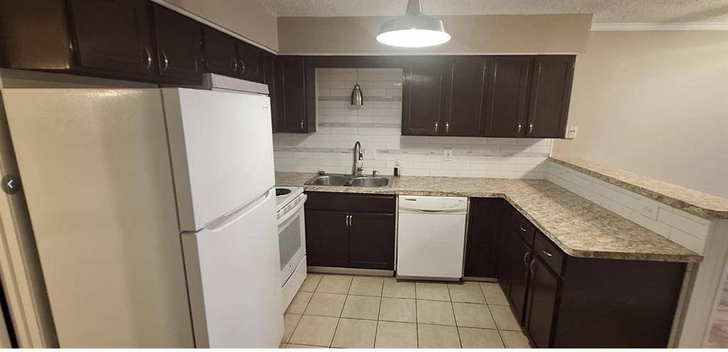 805 N Oak Street #103, Arlington, TX 76011