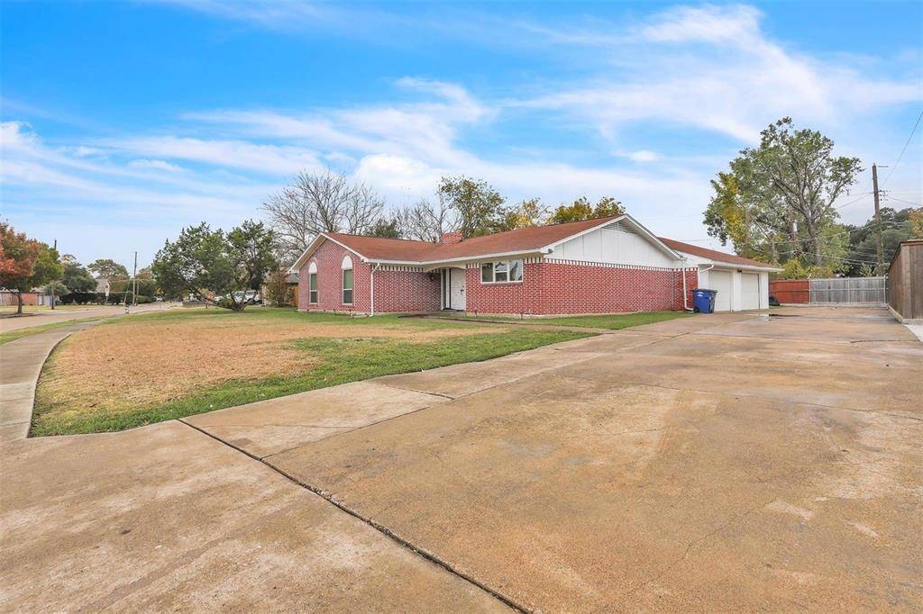 3226 Barnes Bridge Road, Dallas, TX 75228