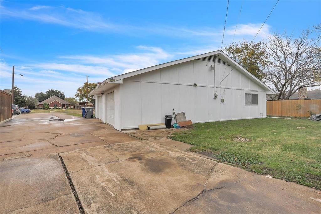 3226 Barnes Bridge Road, Dallas, TX 75228