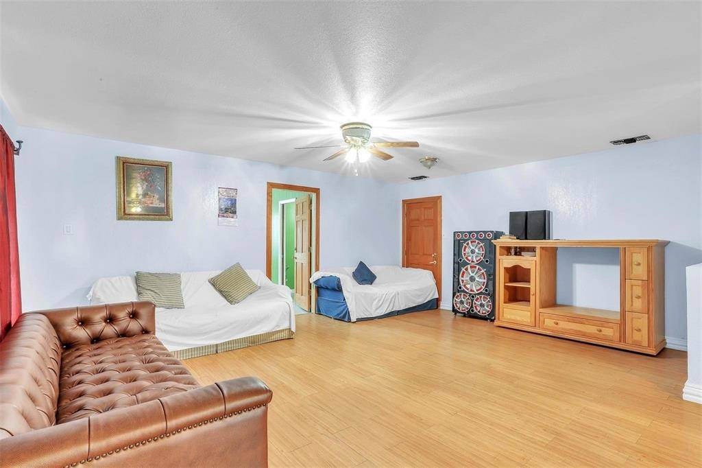 3226 Barnes Bridge Road, Dallas, TX 75228