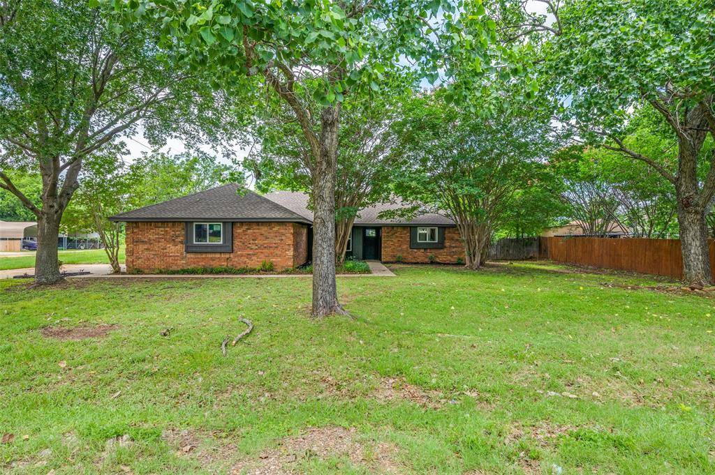 402 Country Meadow Drive, Mansfield, TX 76063