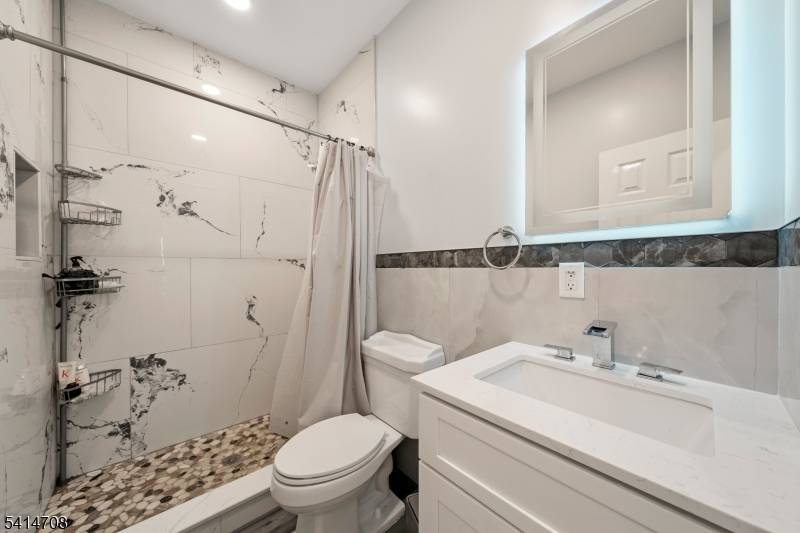 31 Park Ave, Dumont Boro, NJ 07628