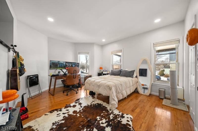 31 Park Ave, Dumont Boro, NJ 07628