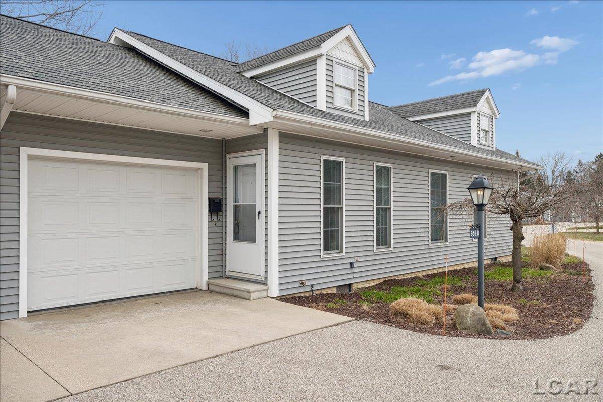 959 W Maumee ST, Adrian, MI 49221