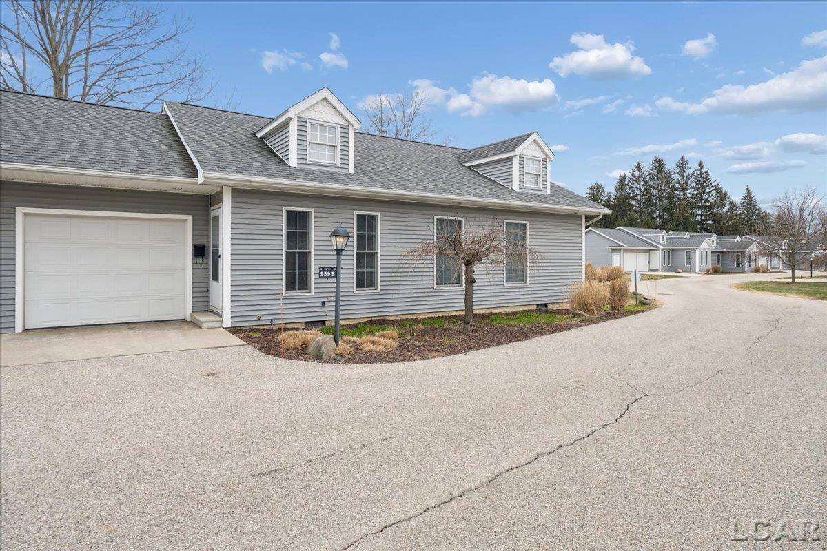 959 W Maumee ST, Adrian, MI 49221