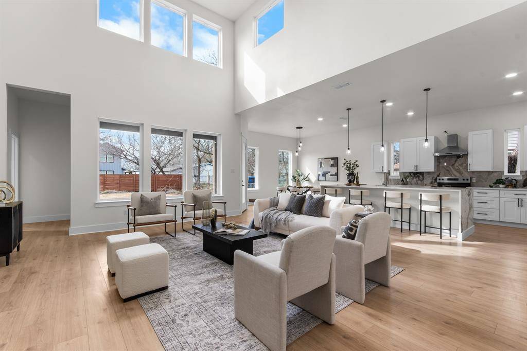 8910 Wadlington Avenue, Dallas, TX 75217