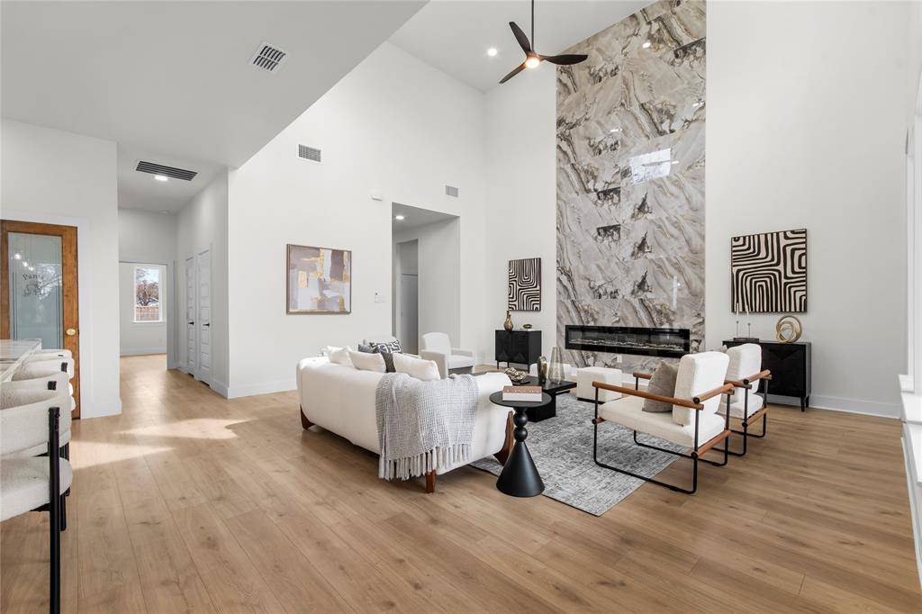 8910 Wadlington Avenue, Dallas, TX 75217