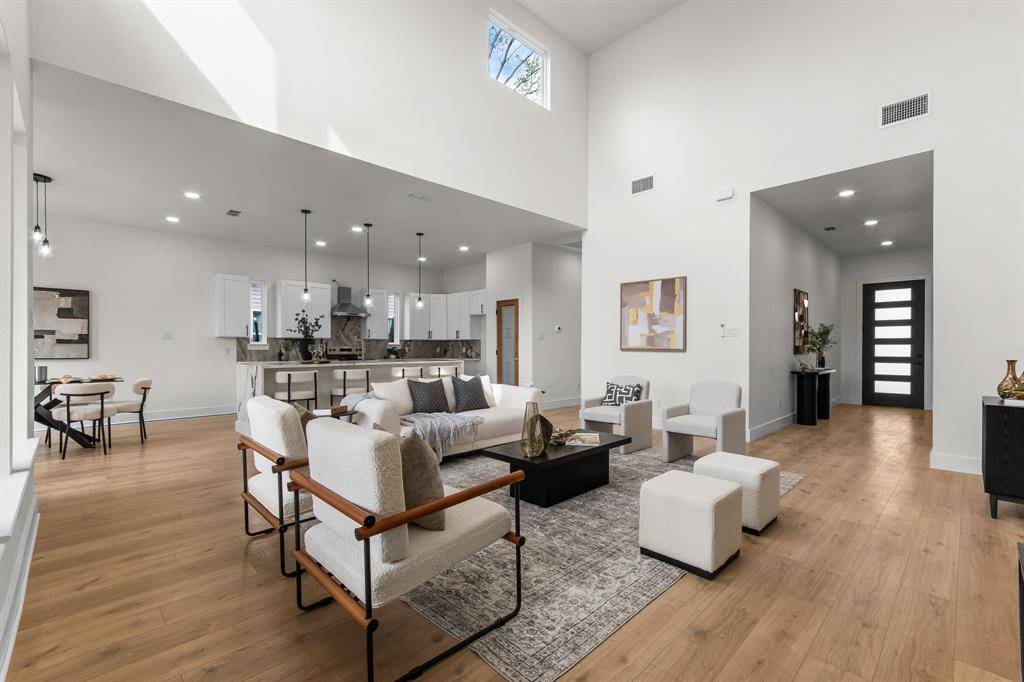 8910 Wadlington Avenue, Dallas, TX 75217