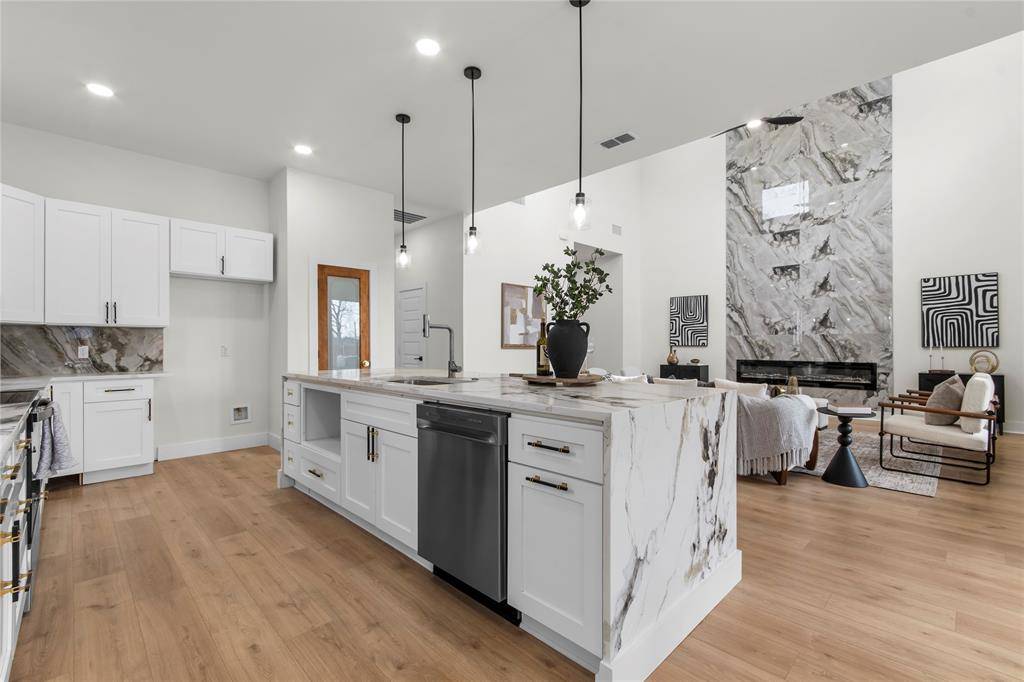 8910 Wadlington Avenue, Dallas, TX 75217