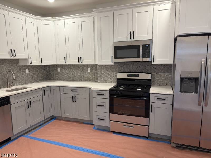 37 6Th St, Harrison Town, NJ 07029