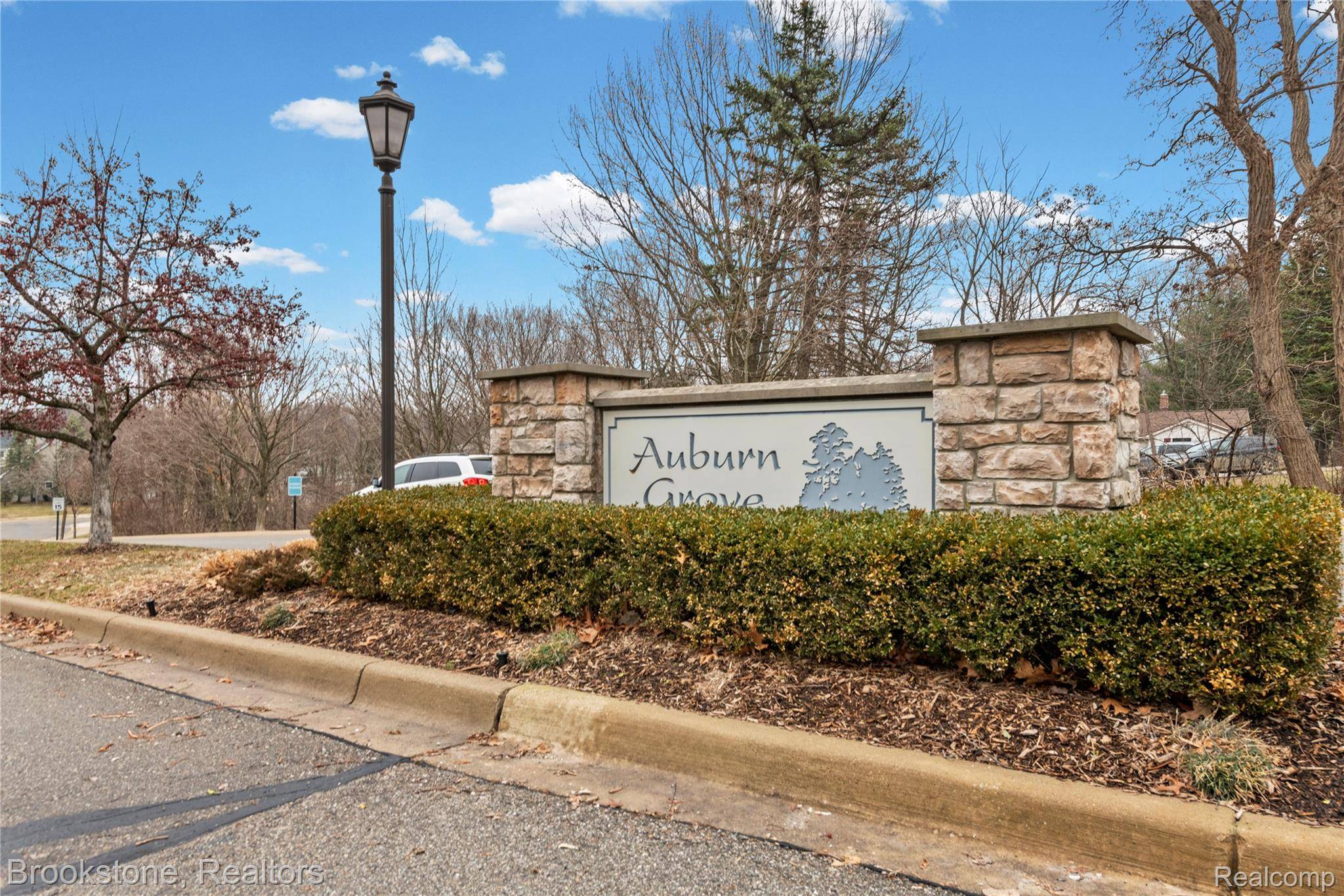 3568 Grove LN, Auburn Hills, MI 48326