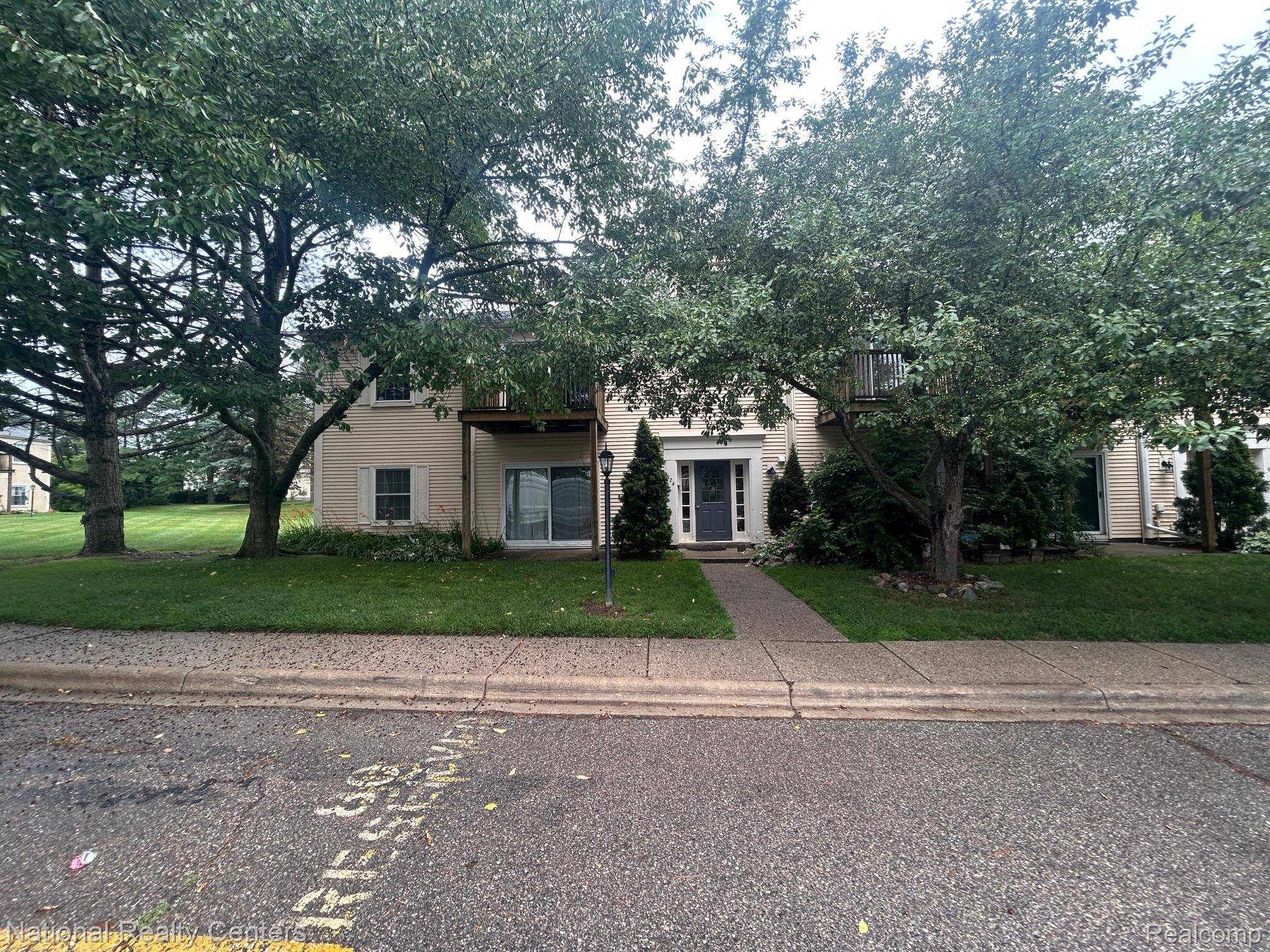 924 Chestnut Hill DR #A, Auburn Hills, MI 48326