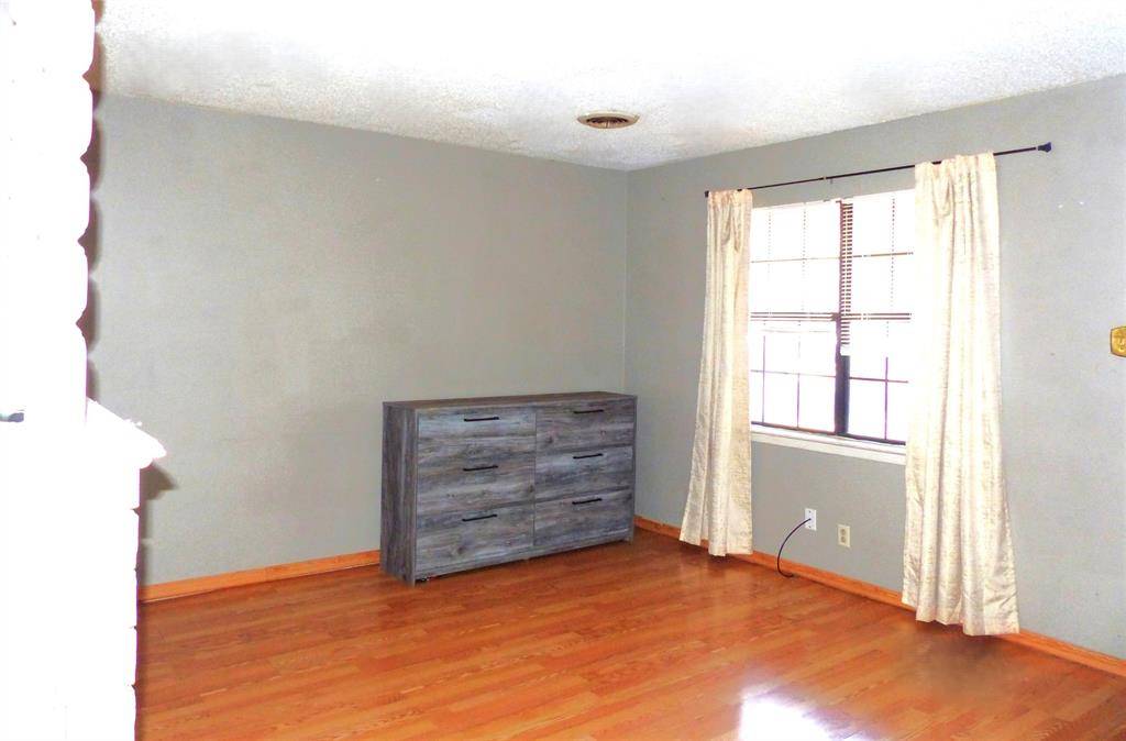 115 South, Brady, TX 76825