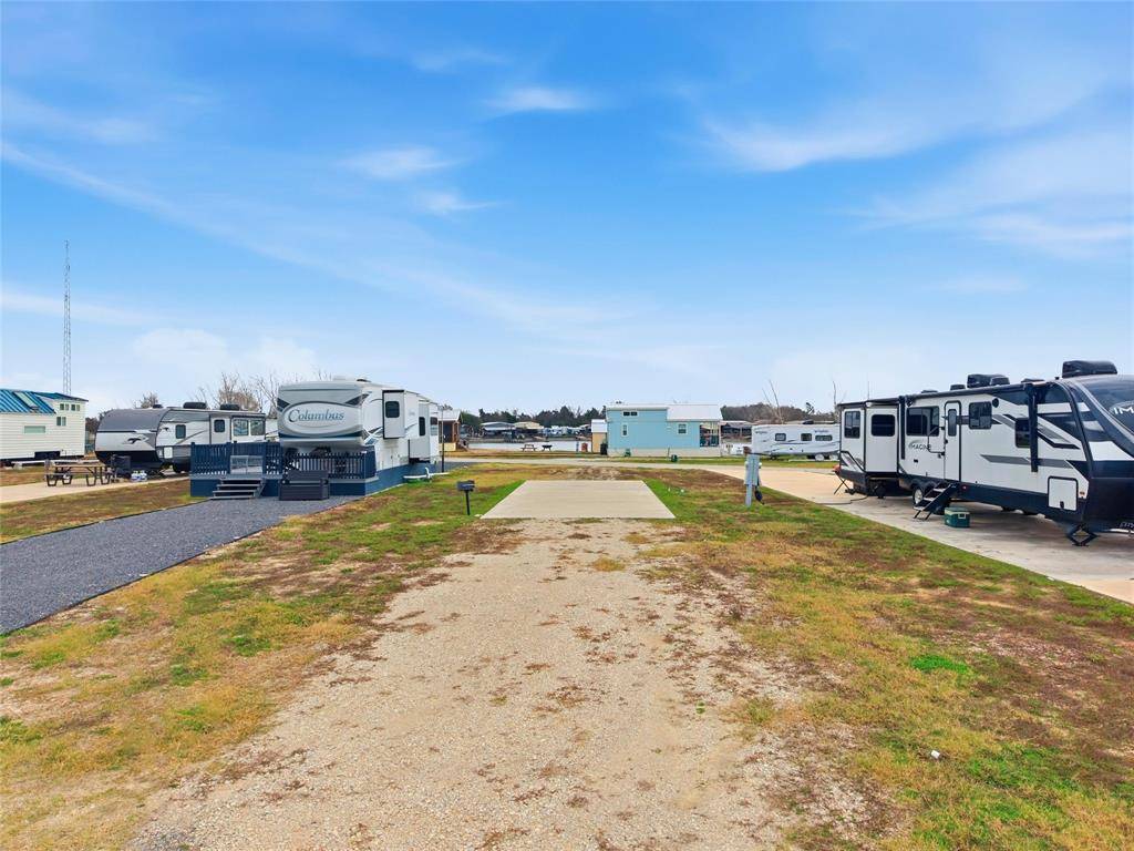 6384 Peninsula Road, Kerens, TX 75144