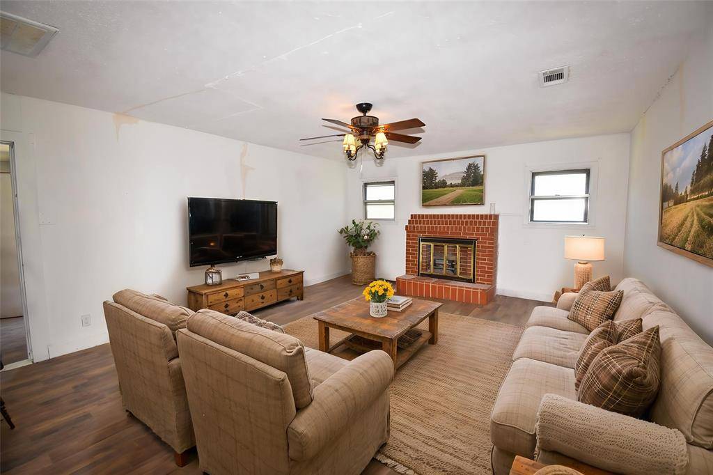 1511 S High Street, Brady, TX 76825