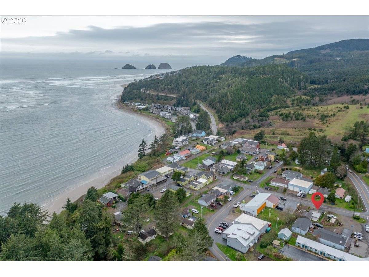 4955 CRAB AVE, Tillamook, OR 97141