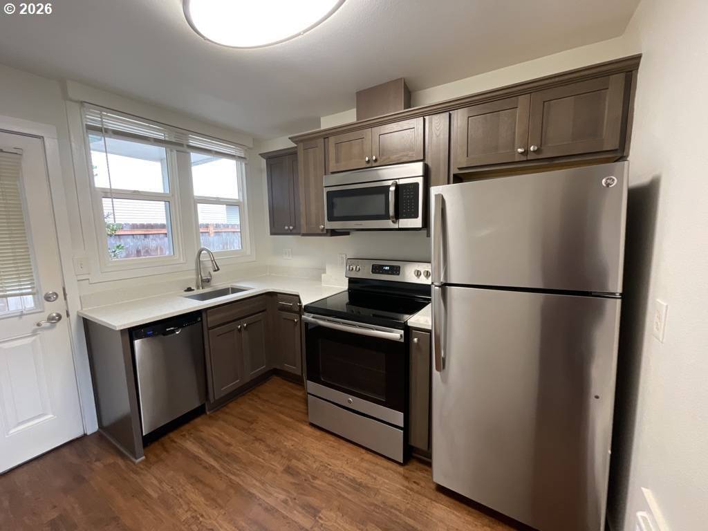 5821 SE KNAPP ST, Portland, OR 97206