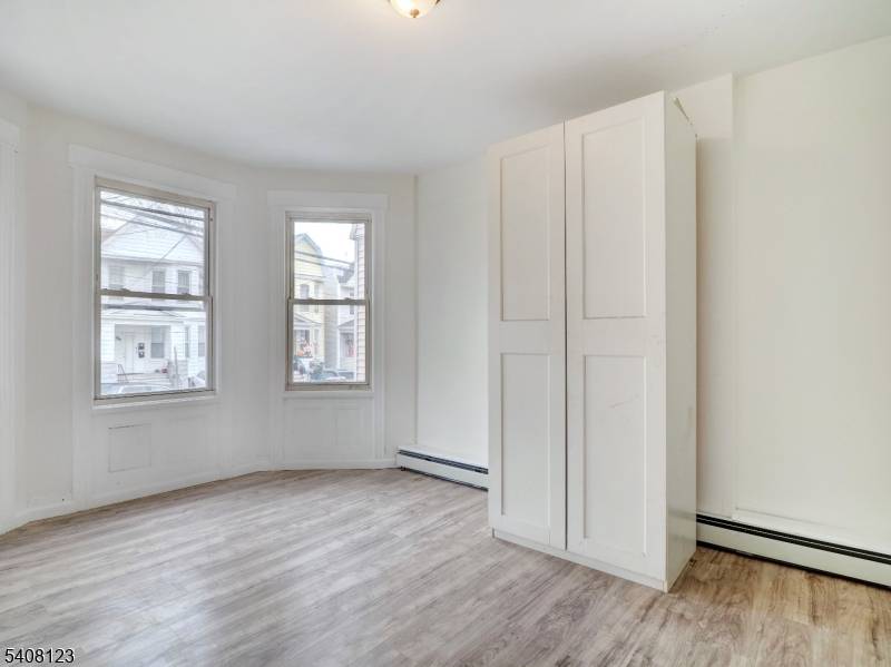 221 Bayview Ave, Jersey City, NJ 07305