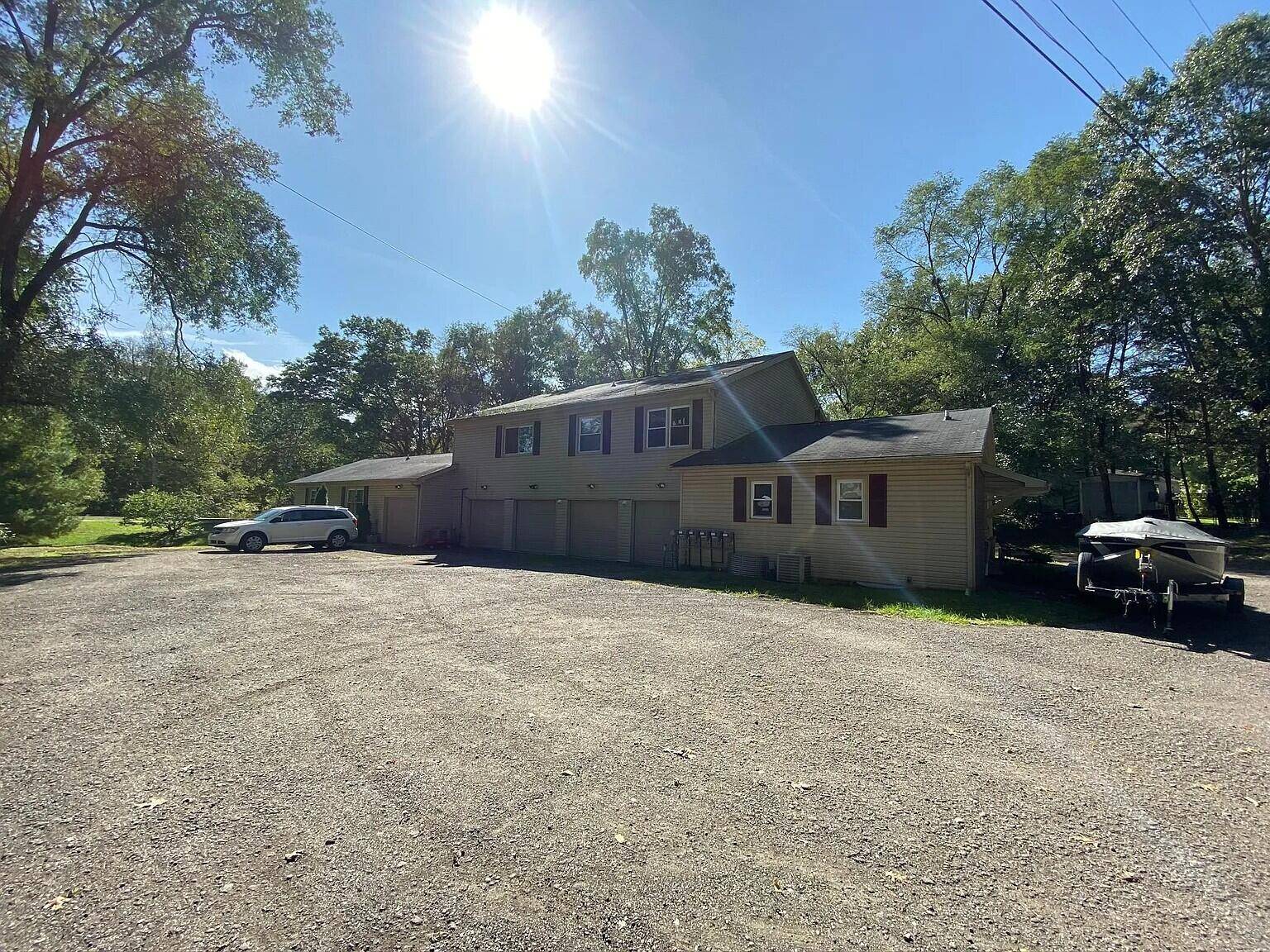 260 W Unadilla ST, Pinckney Vllg, MI 48169